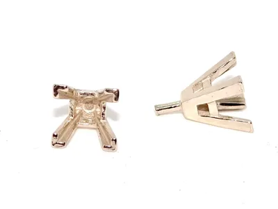 S-158H: SQUARE SHAPED V-PRONG HEAVY CAST SETTING W/ PEG